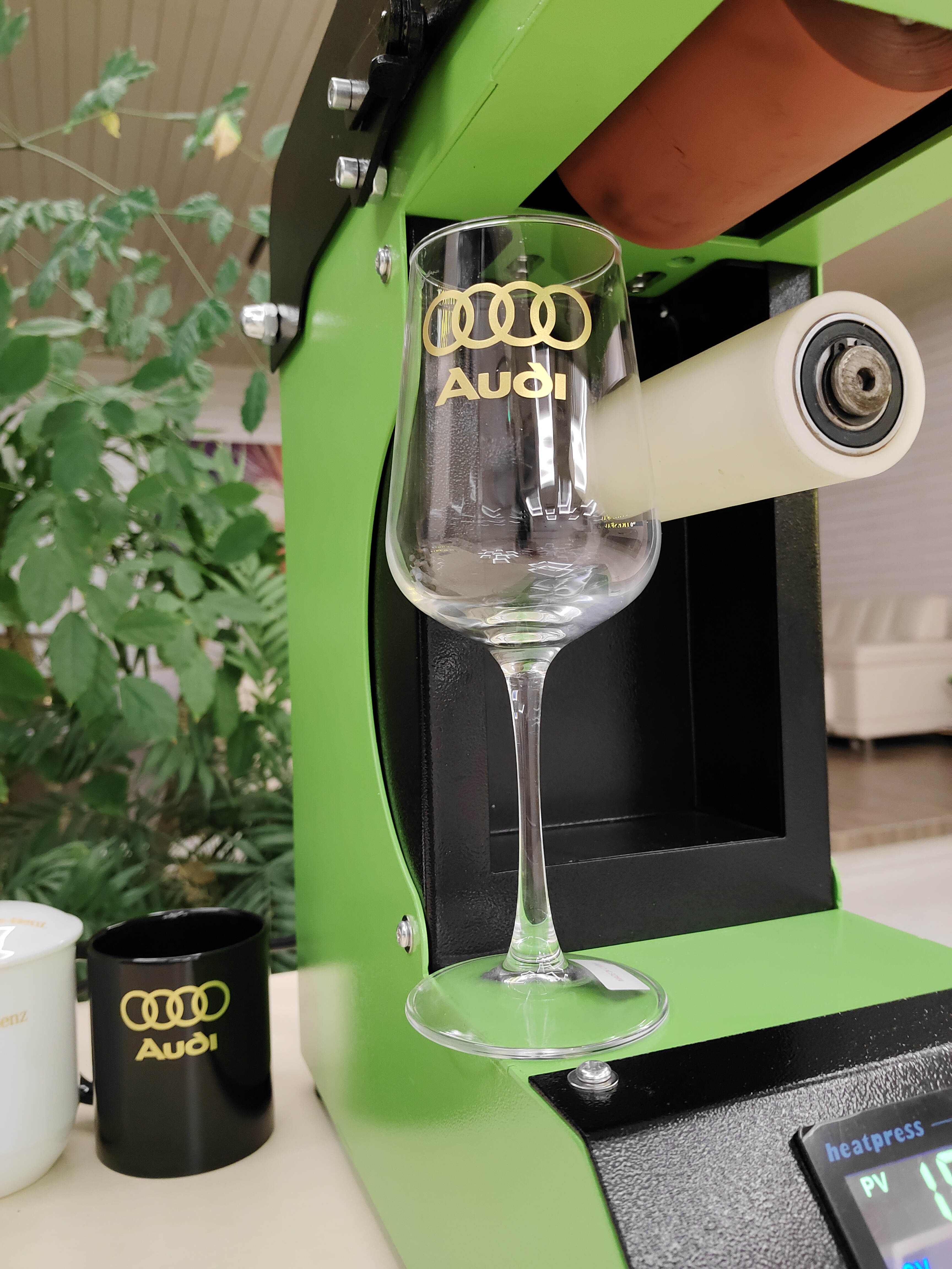 高脚玻璃杯的专色Logos，标识，标徽的热转印定制 Heat Transfer Decals Foil For Tall Glass Cup