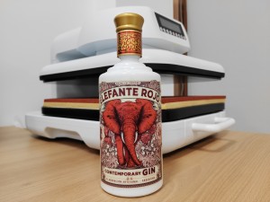茅台镇白瓷酒瓶